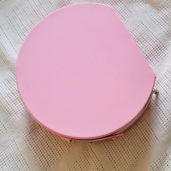 Ulta Be Beautiful Beauty Box 2021 in Pink - Picture 8 of 8